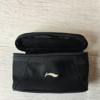НОВА 100 % оригинална малка черна ръчна чантичка чанта с цип на LINING, снимка 4 - Чанти - 45075936