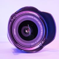Продавам широкоъгълен обектив Canon EF-S 10-18mm f/4.5-5.6 IS STM, снимка 2 - Обективи и филтри - 45453608