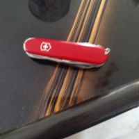 Продавам Victorinox оригинално ножче с 11 функционалности, снимка 1 - Ножове - 45267051