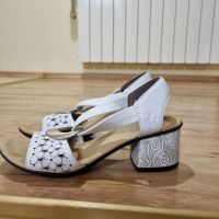 Дамски обувки и ботуши, снимка 1 - Дамски обувки на ток - 45373204