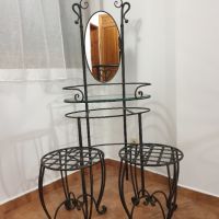 Тоалетка със стъклена основа, огледало и две табуретки от ковано желязо, снимка 6 - Други ценни предмети - 45488128