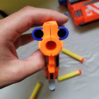 Детски пистолети Nerf + пистолет с капси, снимка 3 - Други - 45536404