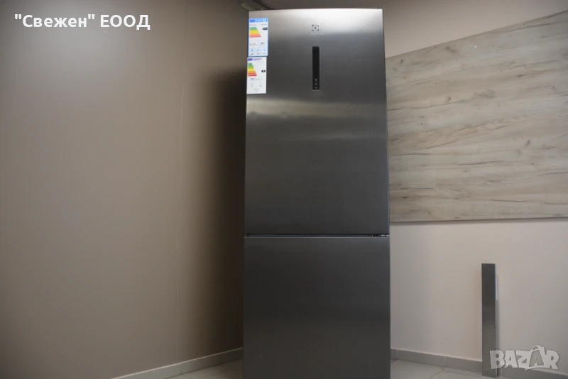 Черен хладилник Electrolux SB461NFMS, снимка 1