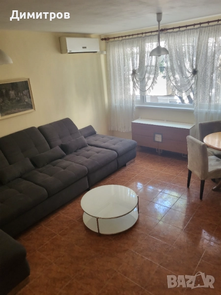 Двустаен обзаведен апартамент между ИУ и Спортна зала, снимка 1