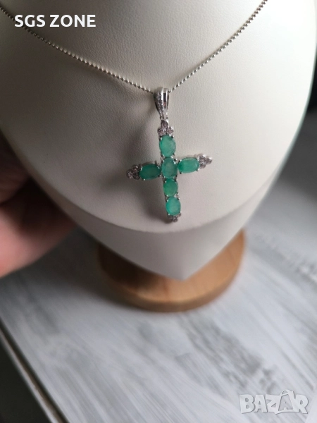 СРЕБЪРЕН КРЪСТ СЪС СМАРАГД, снимка 1
