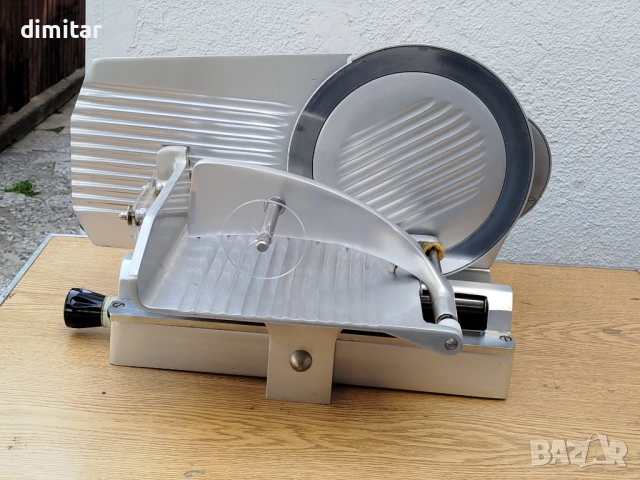 Професионална колбасорезачка VEGA , снимка 11 - Обзавеждане на кухня - 54267508