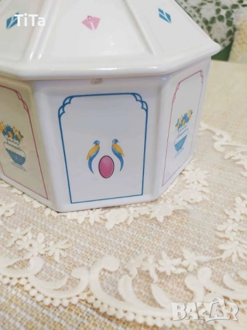 Порцеланова Кутия за Бисквити, снимка 2 - Сервизи - 52081463