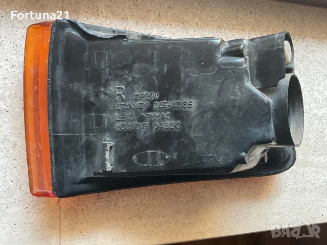 Mitsubishi Lancer / Galant - десен мигач, снимка 2 - Части - 51315515