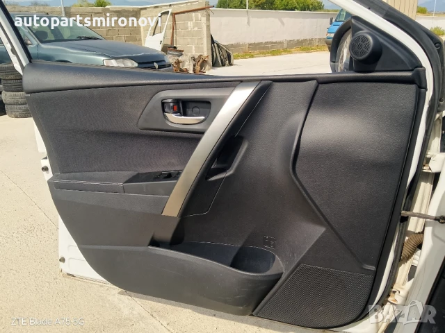 Аурис 2013 дизел НА ЧАСТИ, снимка 5 - Автомобили и джипове - 51159516