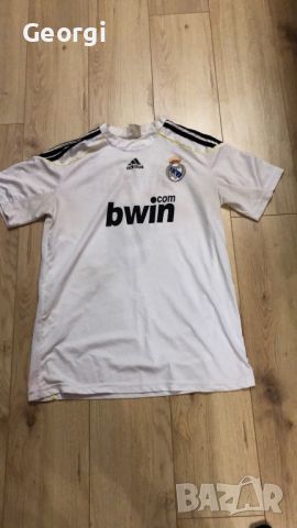 Тениска на Реал Мадрид , снимка 1 - Спортни дрехи, екипи - 45321440