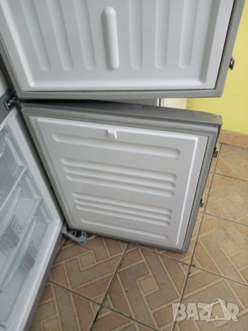 Иноксов комбиниран хладилник с фризер с ледогенератор Liebherr 2 години гаранция!, снимка 11 - Хладилници - 45198991