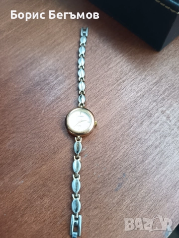 Дамски часовник Q&Q, снимка 5 - Дамски - 52009357