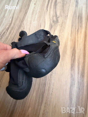 Оригинални обувки с пръсти Vibram FiveFingers - фитнес, бягане и тренировки ! 38 н, снимка 5 - Кецове - 51228981
