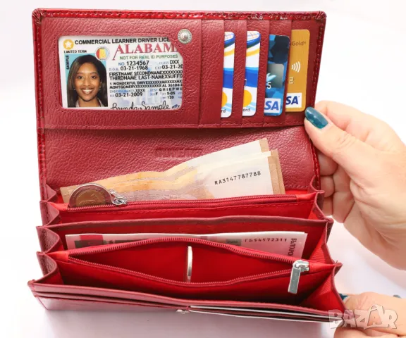 Красиво червено портмоне с релефни рози., снимка 3 - Портфейли, портмонета - 37143876
