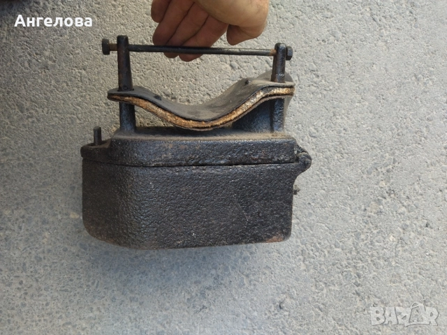 Стара ютия , снимка 2 - Антикварни и старинни предмети - 51639027