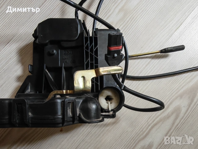 Предна лява (шофьорска) брава за Mercedes Benz W203, снимка 3 - Части - 53926111