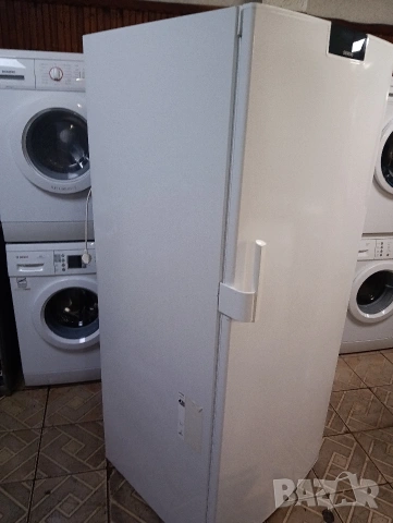 XXL огромен вертикален фризер с ледогенератор Сименс Siemens Made in Germany 2 години Гаранция!, снимка 3 - Фризери - 53363599