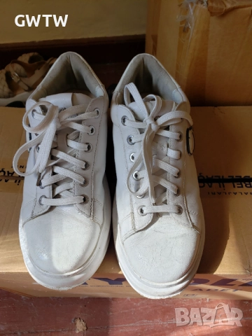 Karl LagKarl Lagerfeld бели кецове естествена кожаerfeld бели кецове, снимка 5 - Кецове - 51795360