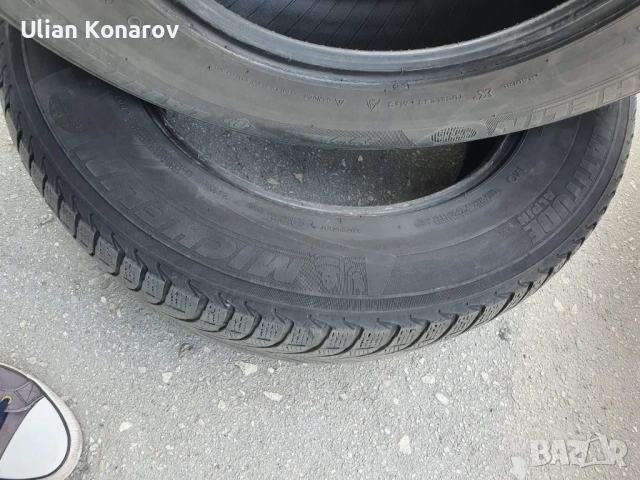 Зимни гуми Michelin 235/65/R17, снимка 2 - Гуми и джанти - 53837010