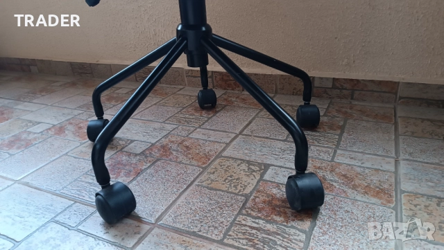 Посетителски въртящ се стол KRING черно и бяло, снимка 7 - Столове - 16780555