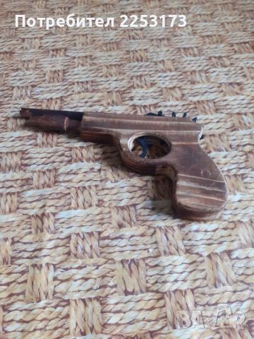 Дървен пистолет, снимка 1 - Играчки за стая - 45384736