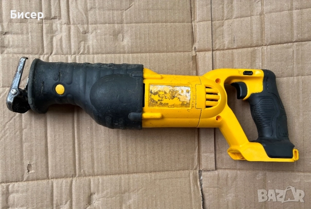 Саблен трион Dewalt DCS380