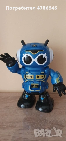 Детска играчка танцуващ робот работещ