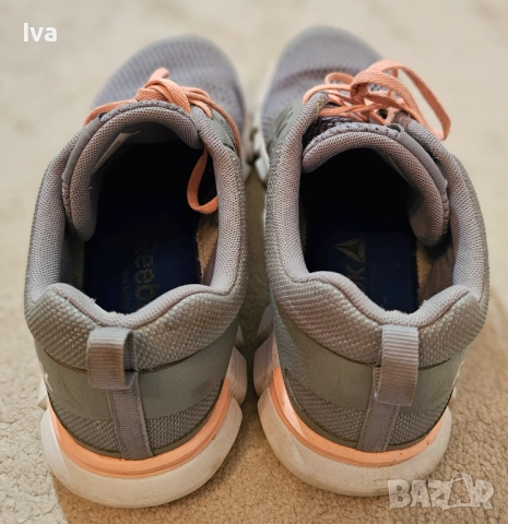 Суперлеки дамски маратонки Reebok, usa 10, uk 7 1/2, eur 41, снимка 3 - Маратонки - 52724126