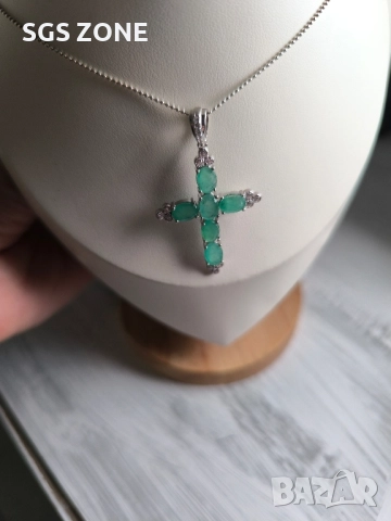 СРЕБЪРЕН КРЪСТ СЪС СМАРАГД