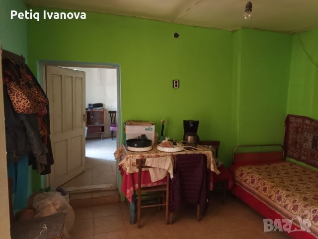 Продавам 2 къщи с двор 1270кв.м в с. Девенци община Червен бряг, снимка 11 - Къщи - 45485099