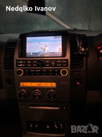 Nissan Navara 2.5 dCi 4x4 – Пълен пакет, хардтоп, снимка 15 - Автомобили и джипове - 53930046