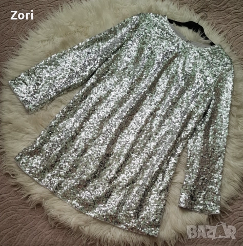 ВПЕЧАТЛЯВАЩА рокля, цялата в сребристи пайети