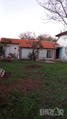 СОБСТВЕНИК Продавам масивна двуетажна къща с двор,лятна кухня и доп.постройки в бург.село Брястовец, снимка 2 - Къщи - 51264315