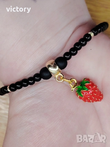 🍓 Комплект гривна + колие (чокър) с ягодка – Noir Berry Set 🍓, снимка 3 - Бижутерийни комплекти - 54219313