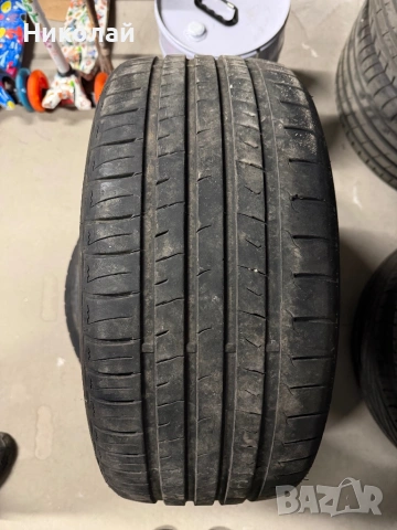 Два броя гуми - 235/40/18 , снимка 2 - Гуми и джанти - 53510104
