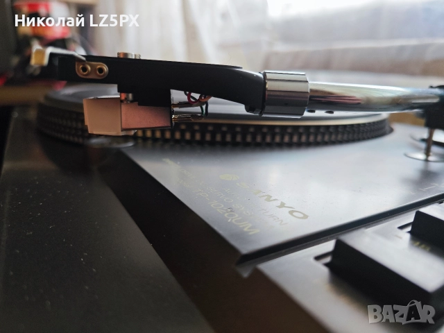 Продавам полуавтоматичен грамофон Sanyo TP-1020UM, снимка 2 - Грамофони - 52891515