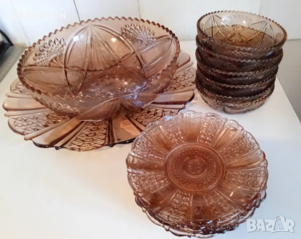 Сервиз за хранене от цветен кристал от 14 части