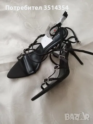 Черни сандали 
