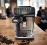 Кафе машина Philips Series 5500 с LatteGo, снимка 1
