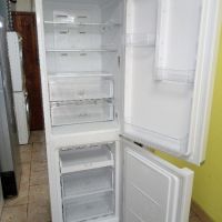 Като нов комбиниран хладилник с фризер Bauknecht  no frost 2 години гаранция!, снимка 9 - Хладилници - 45088359