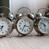 Продавам малък часовник будилник Ракета , снимка 10 - Антикварни и старинни предмети - 39438731