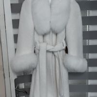 Бяло палто лисица и алкантара, снимка 1 - Палта, манта - 45367887