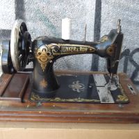 Шевна машина "Britannia" ръчна стара работеща, снимка 5 - Антикварни и старинни предмети - 45494458