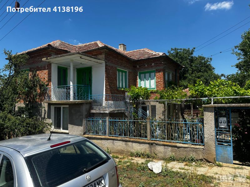 Продавам двуетажна къща в центъра на село Мелница. , снимка 1