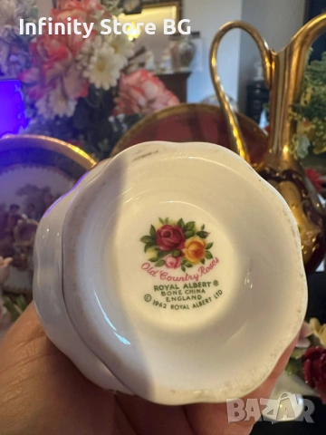 🌹✨ Royal Albert “Old Country Roses” – изискан порцеланов комплект за красота и стил ✨🌹, снимка 9 - Антикварни и старинни предмети - 53462273