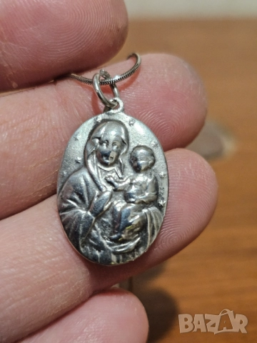 Старинен медальон Богородица с младенеца Царство България и сребърно синджирче