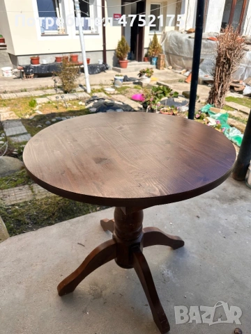 Кръгла дървена маса