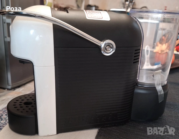 Кафе машина LAVAZZA A MODO MIO, използвана, капсули, снимка 2 - Кафемашини - 53491092