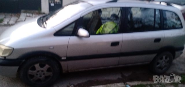 Продавам Опел Зафира 2002 г 7 места,годишна винетка ,всичко платено , снимка 2 - Автомобили и джипове - 52514568