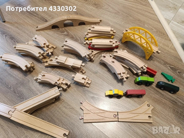 Дървени релси и влакчета